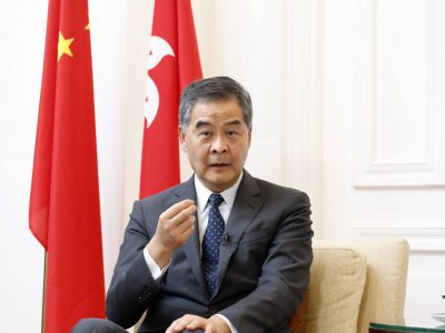 梁振英